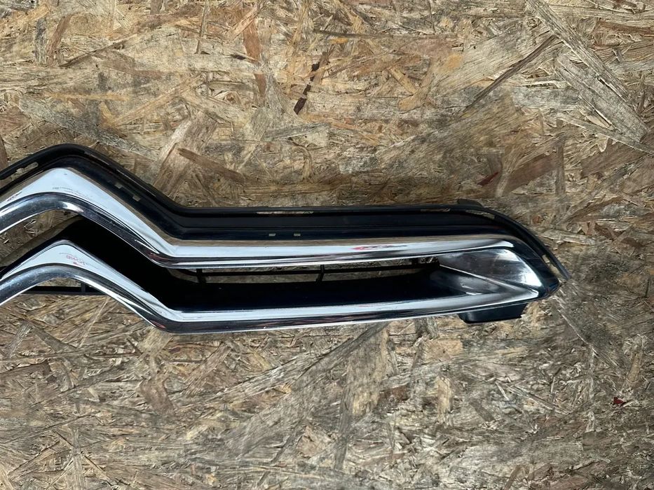 ZNACZEK EMBLEMAT CHROM  CITROEN DS3