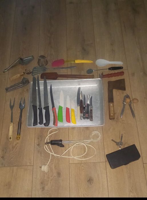 Вилки ,ложки, чайні   столові десартні , ножі,все для кухні