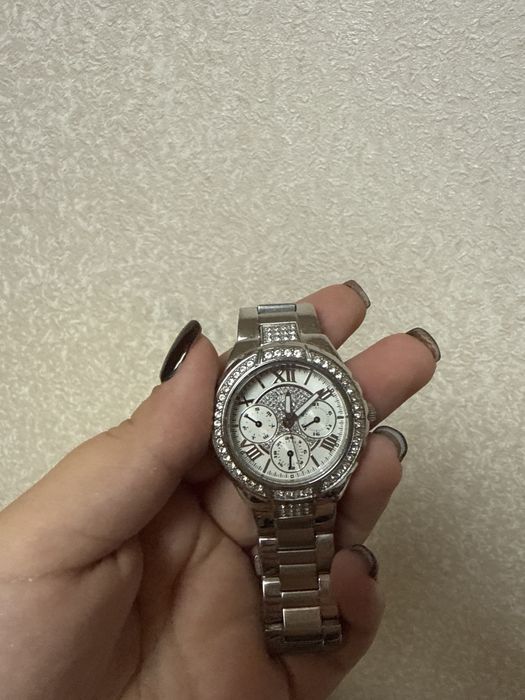 Годинник guess зі вставками
