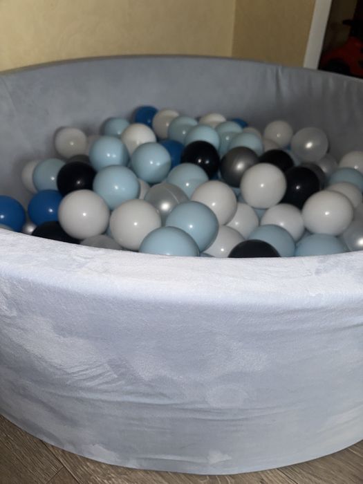 Сухий басецн з кульками