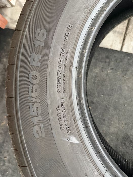 Dois Pneus Coninental 215/60 R16