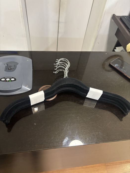 Cabides veludo preto