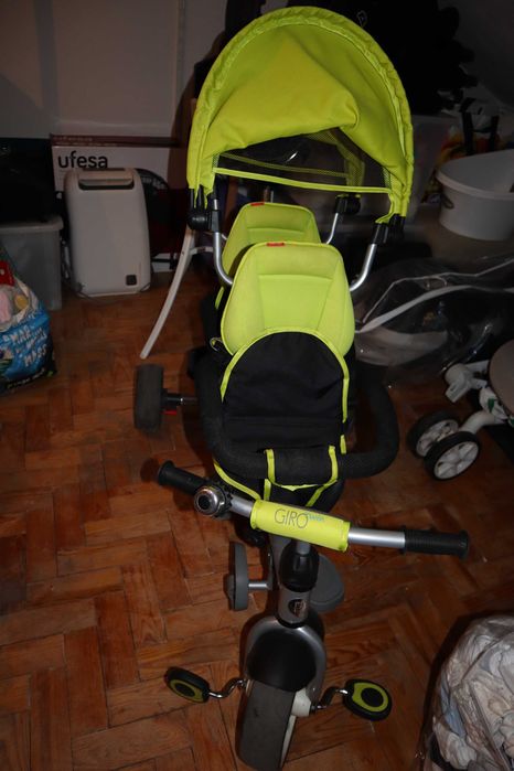 Triciclo Duplo para 2 Crianças – Completo e em Bom Estado