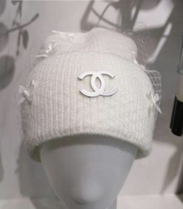Шикарная шапочка шанель