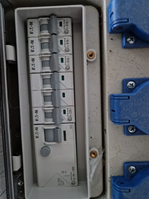 Sprzedam skrzynkę elektryczną erbetka