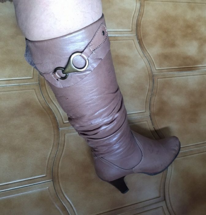 Botas de salto e cano alto