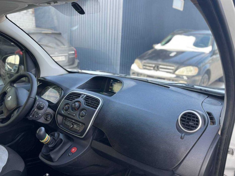 Автомобіль renault