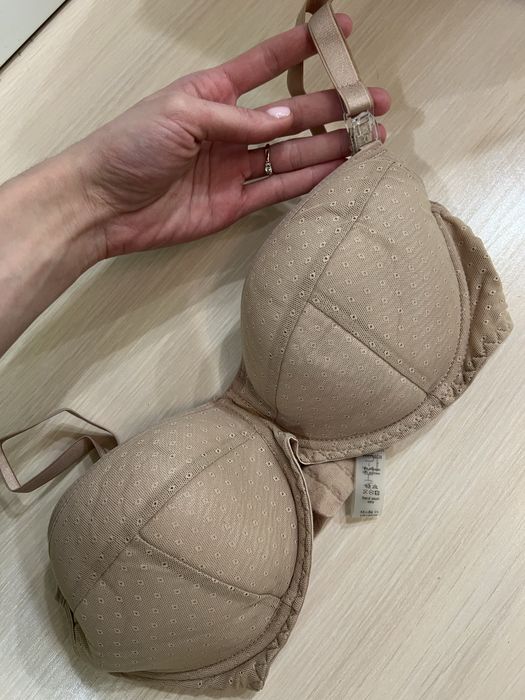 Бюст для годування з чашками