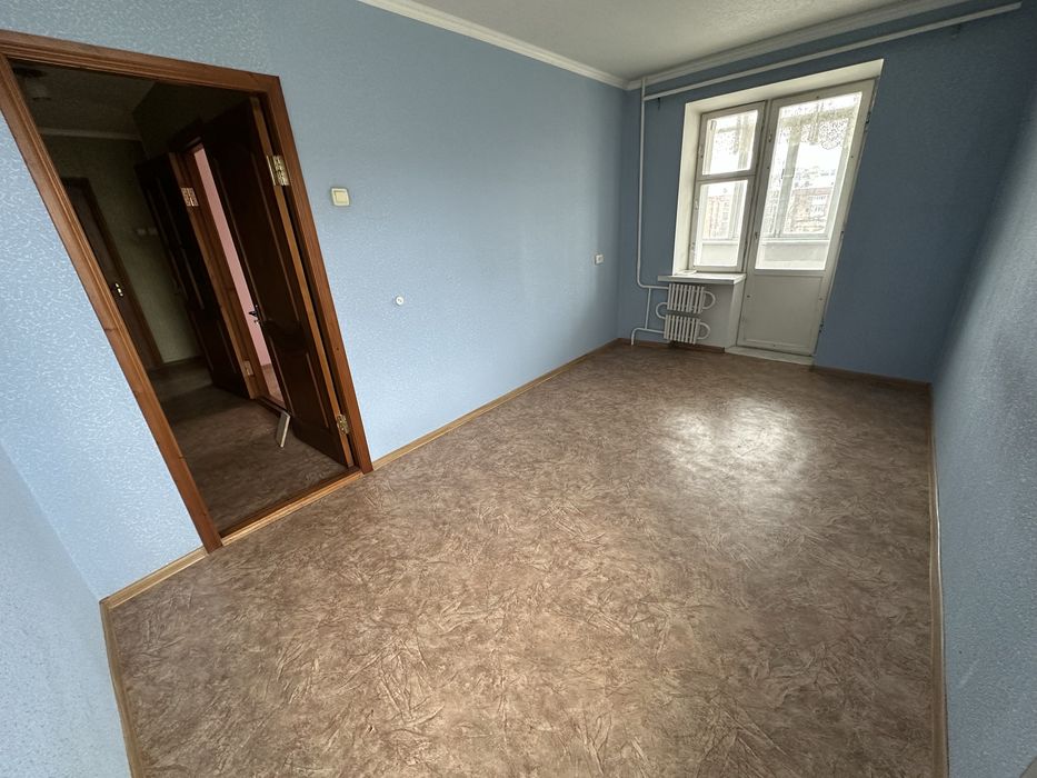 Продам  трикімнатну квартиру.