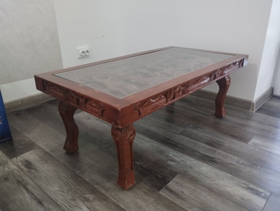 Стіл дерев'яний журнальний