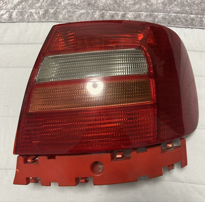 Audi A4 b5 farolim direito