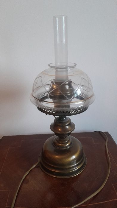 candeeiro de mesa antigo em bronze com cúpula de crista