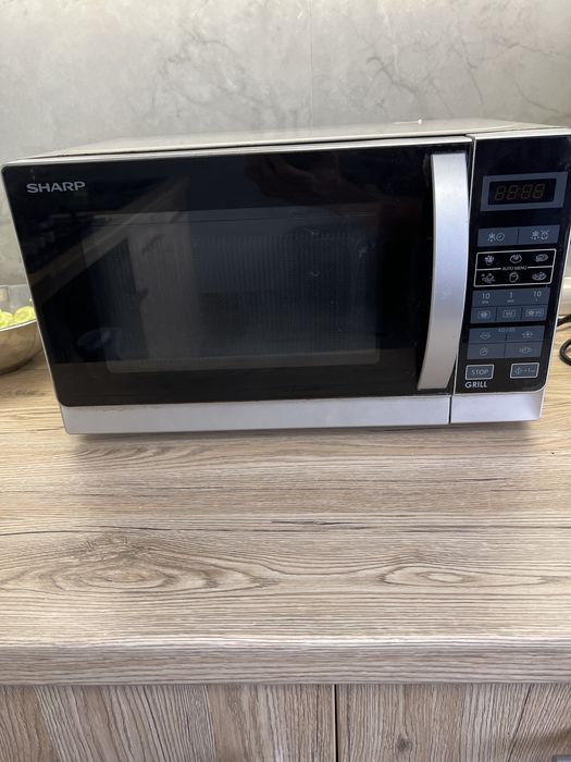 Kuchenka mikrofalowa Sharp, elektroniczna
