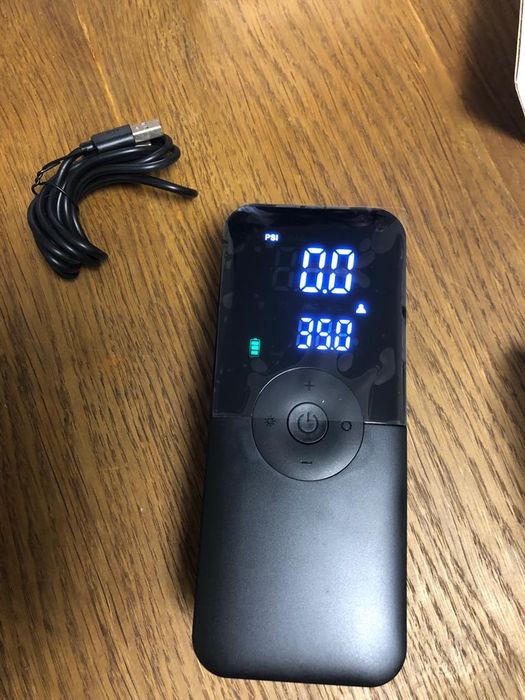 Портативний компресор, PowerBank, ліхтар.