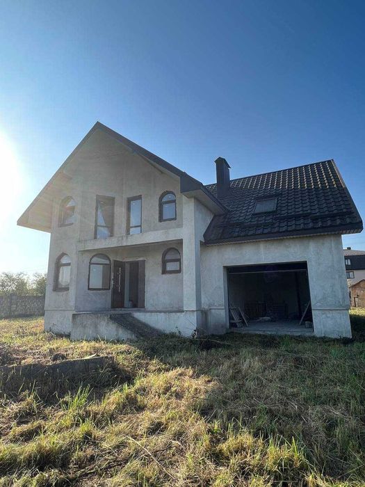 Продаж будинку 200 м² / 12 соток / гараж