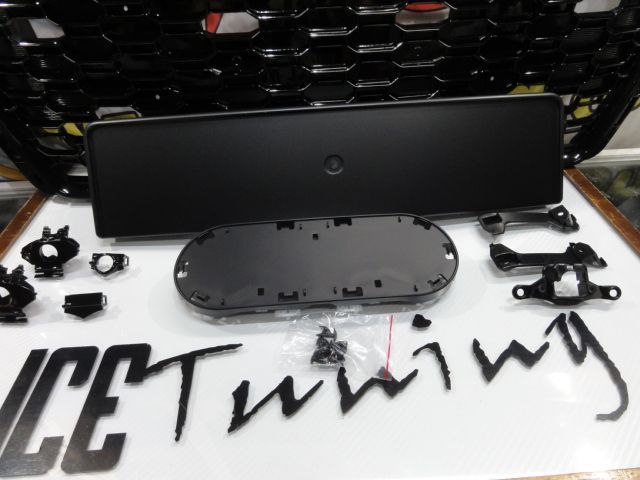 Grelha frontal AUDI A4/S4 B9 15-19 RS4 look com suporte para símbolo em preto brilhante