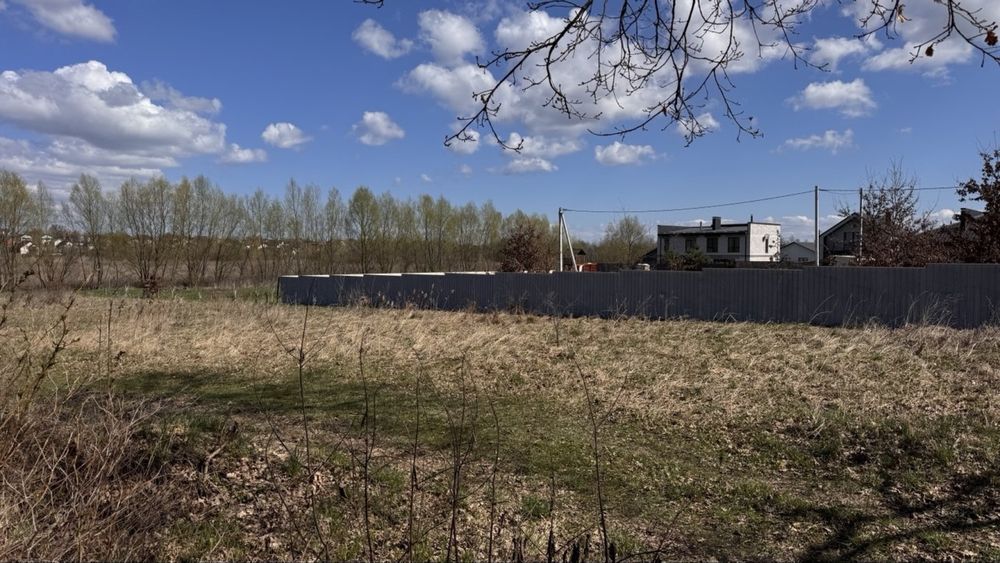 Ділянка правильної форми , під забудову. Комунікації поруч із землею - View 3