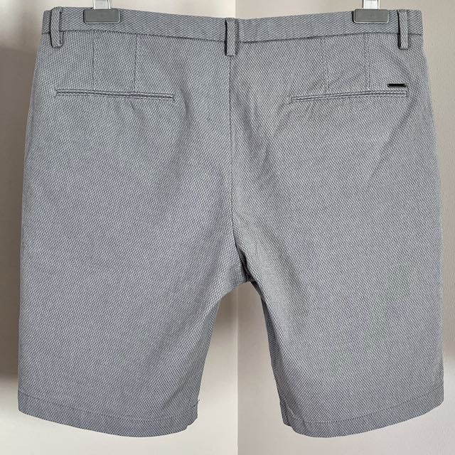 Krótkie spodenki casualowe marki Hugo Boss