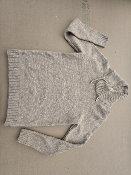 Sweter młodzieżowy męski z kołnierzem/golfem/stójķą. Rozmiar S.