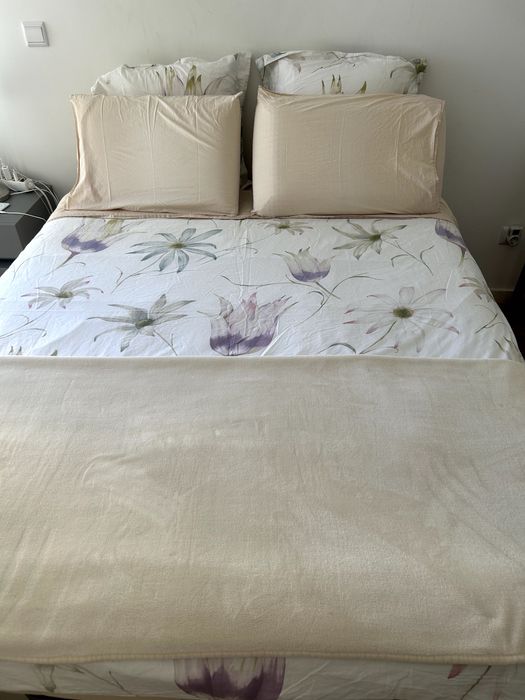 Cama Sommier com arrumação