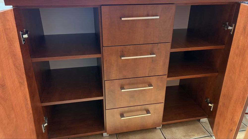 Komoda z szafkami i szufladami