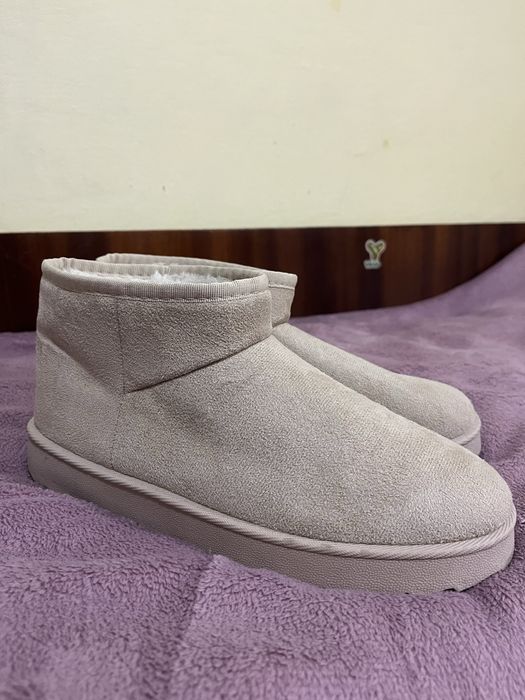 Продам уггі(взувала один раз)