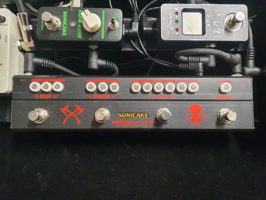 Pedaleira de Guitarra Sonicake com vários pedais