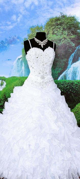 Вісільна сукня ВЕЛИКОГО розміру від 50 - 54  розмір . РОЗПРОДАЖ.