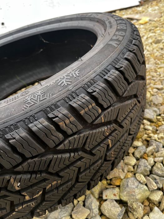 Opony zimowe Kormoran Snow 225/45R18 95V