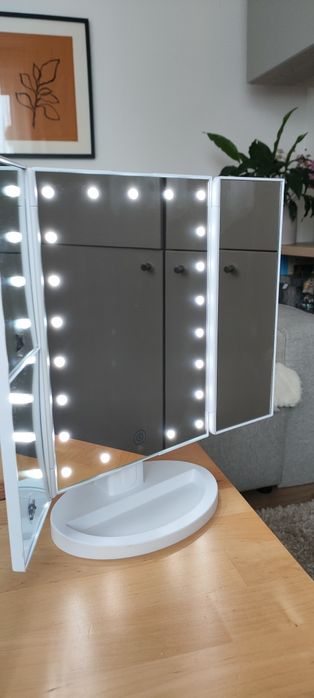 Lusterko kosmetyczne LED - nowe