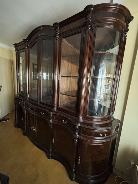 Móvel com louceiro na zona superior e armário na inferior