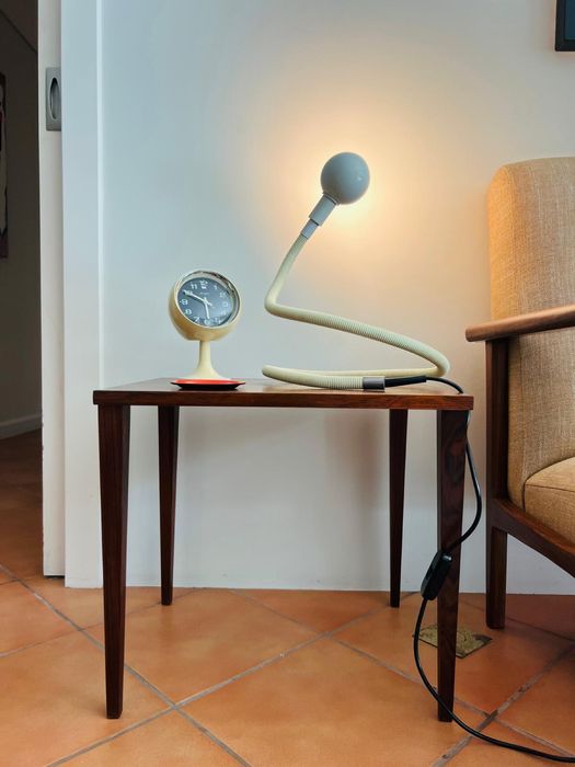 Candeeiro branco Hebi vintage - braço extra longo