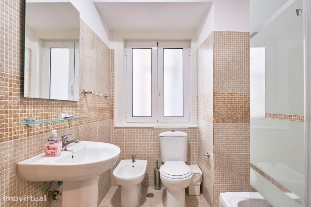 Quarto - localizado em Entrecampos Lisbon