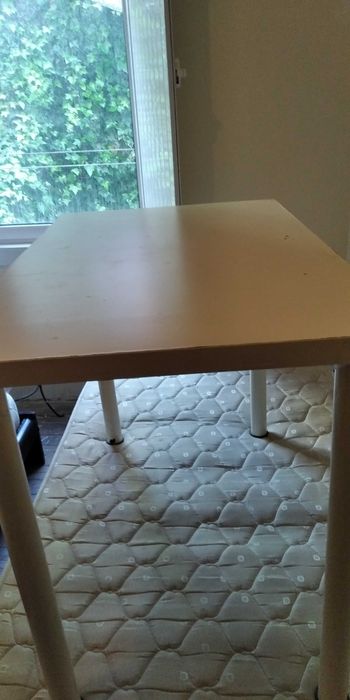 Mesa branca Varias peças em ferro fundido: mesa em meia lua, espelho