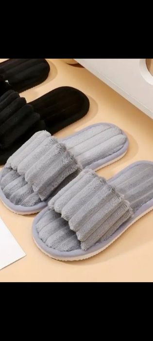 Жіночі кімнатні тапочки