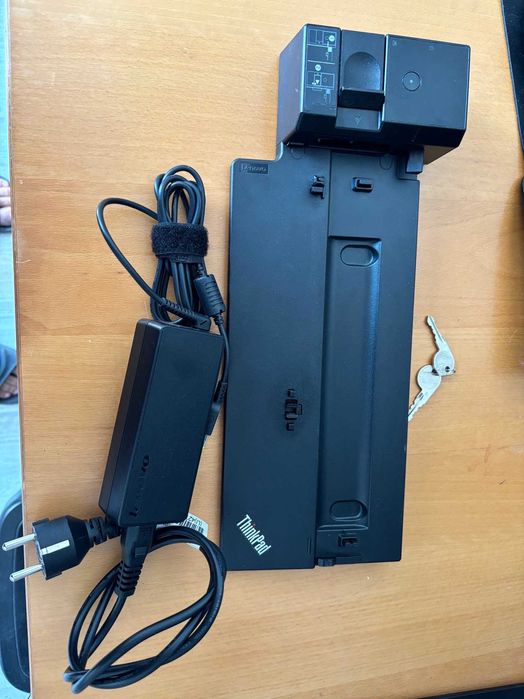 Doca Thinkpad Ultra Dock 40AH com carregador e chaves