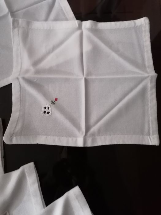 Conjunto de 6 guardanapos  bordados a mão