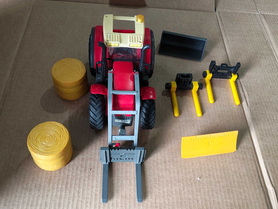 Vendo trator com pá de brincar