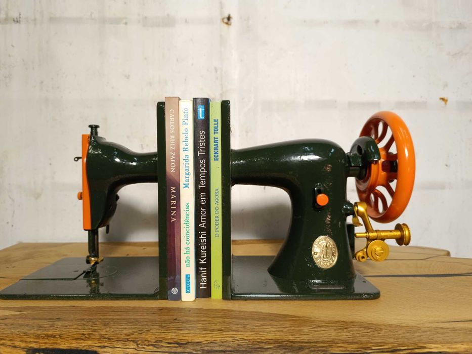 Vários Apoio de livros de máquina de costura antiga | Peça exclusiva