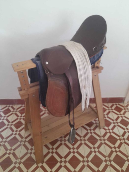 Sela de Cavalo em Couro com Acessórios