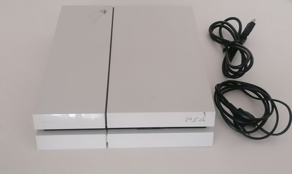 Playstation 4 (PS4) — Desbloqueada
