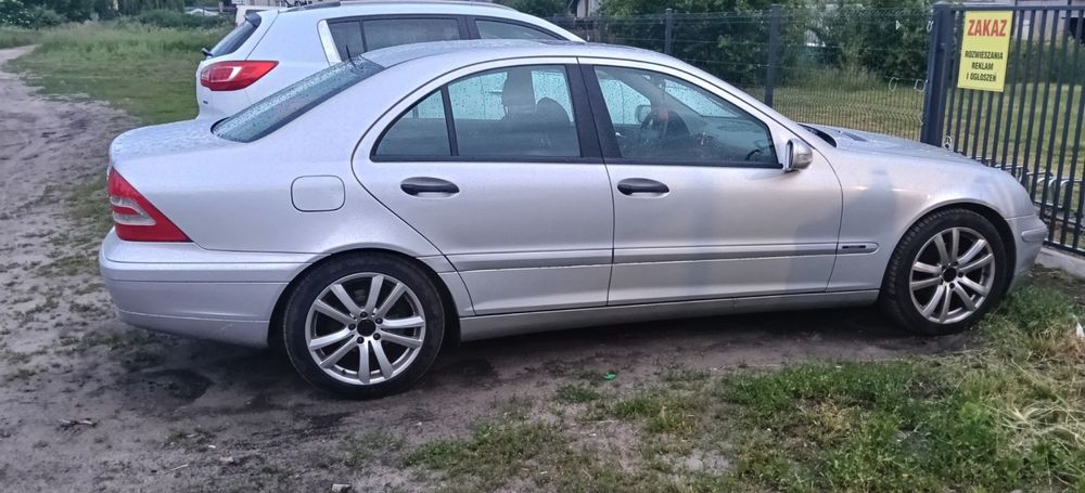 Sprzedam samochód w dobrym stanie