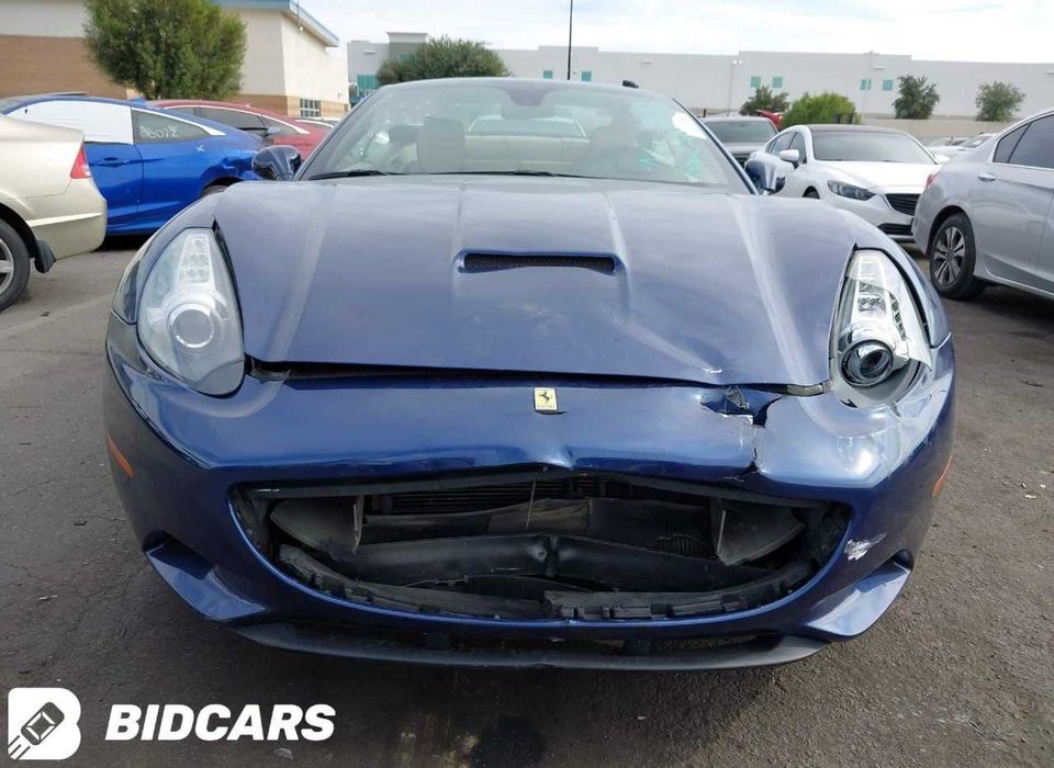 Części z Ferrari California 2010, 4.3L RWD (model USA).