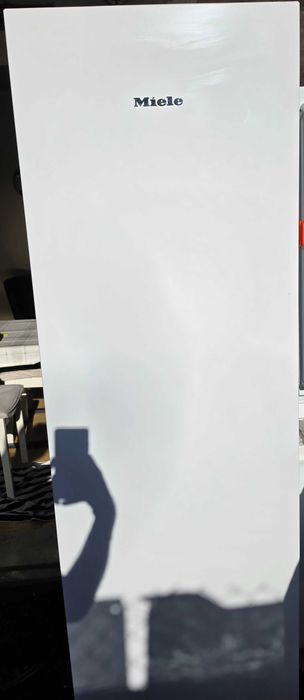 Congelador de instalação livre Miele modelo FNS4382d Branco