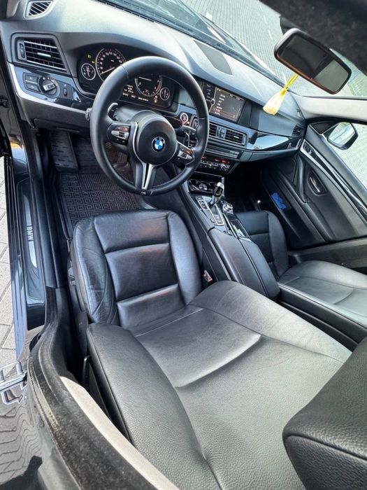 BMW525d Автомобіль
