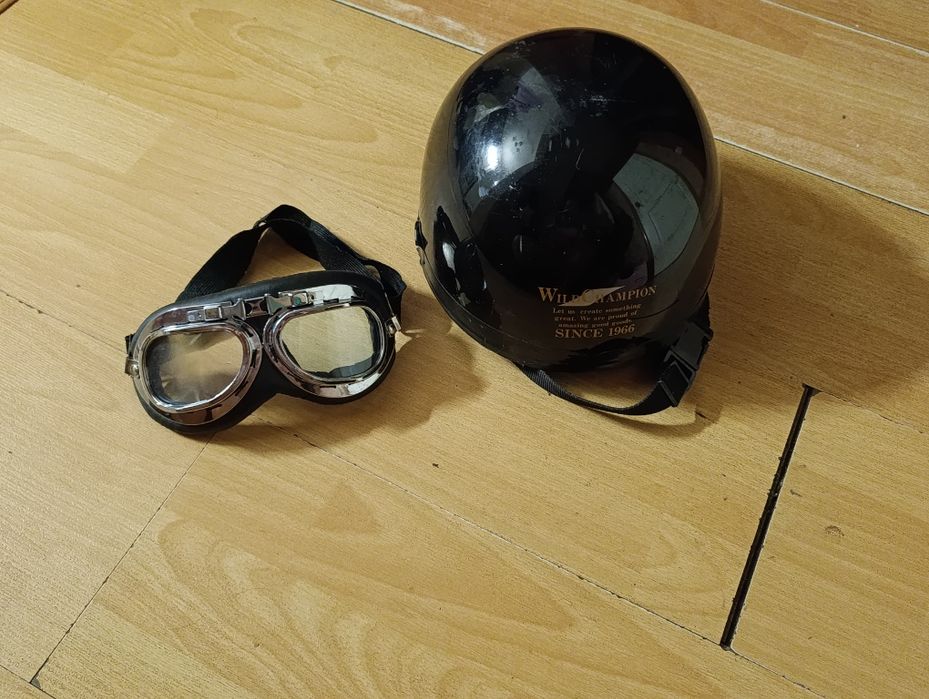 Мото шлем и очки Вузовский