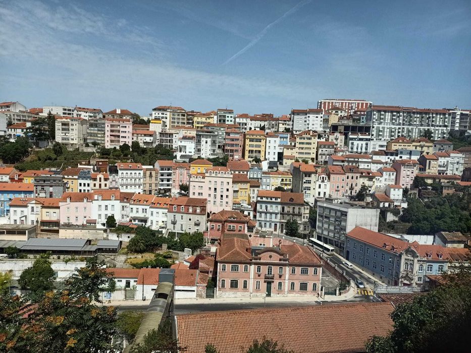 ALUGA-SE PARA ESTUDANTE ESTÚDIO T0 em Coimbra (ao lado Univ. Coimbra)