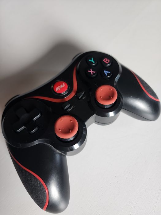 Controle Bluetooth para telemóvel e PC.