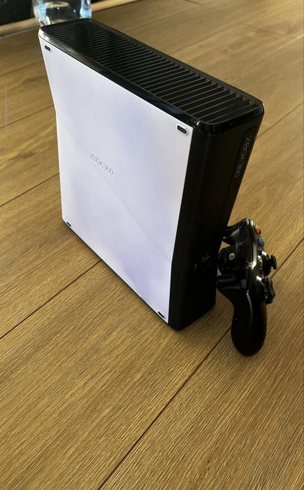 Xbox 360 2tb plus obudowa czarna plus pad