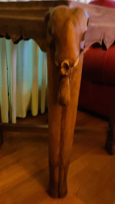 Mesa em Madeira maciça em formato de Elefante